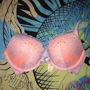 NWT Victoria’s Secret Bra 32D